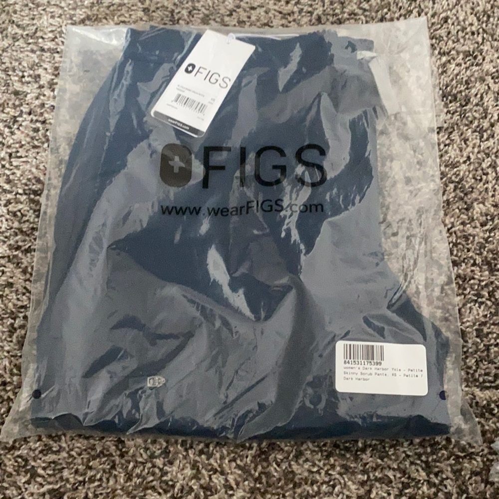 NWT Figs yola skinny scrub pants. XSP dark harbor